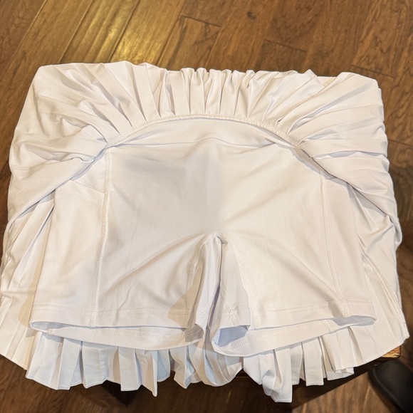 Gold Hinge White Pleated Mini Skirt - Picture 6 of 6